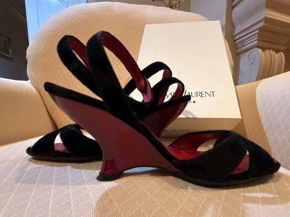 Yves Saint Laurent Rive Gauche Tom Ford Era Black Velvet Red Lacquer Wedge Sanda